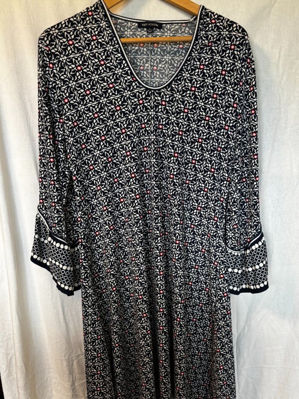 Max Edition Blue & Pink Geometric Print V-Neck Dress